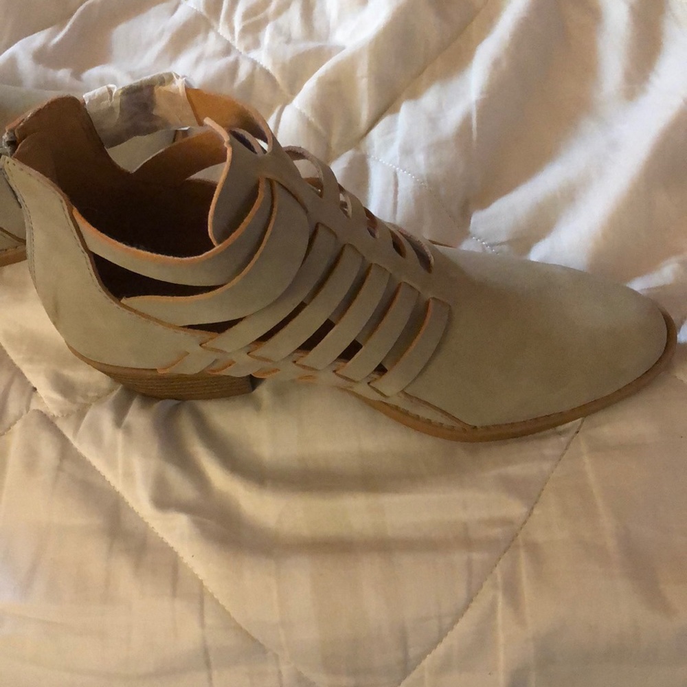Mini boots - Picture 3 of 3